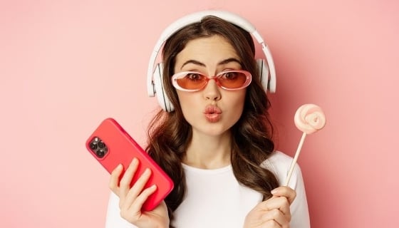 internet-mobile-jeune-fille_nl